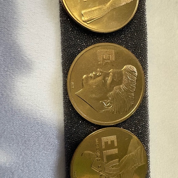 Harrah’s Hotel and Casino gold plated Elvis Presley coin set in original box. - Picture 7 of 8